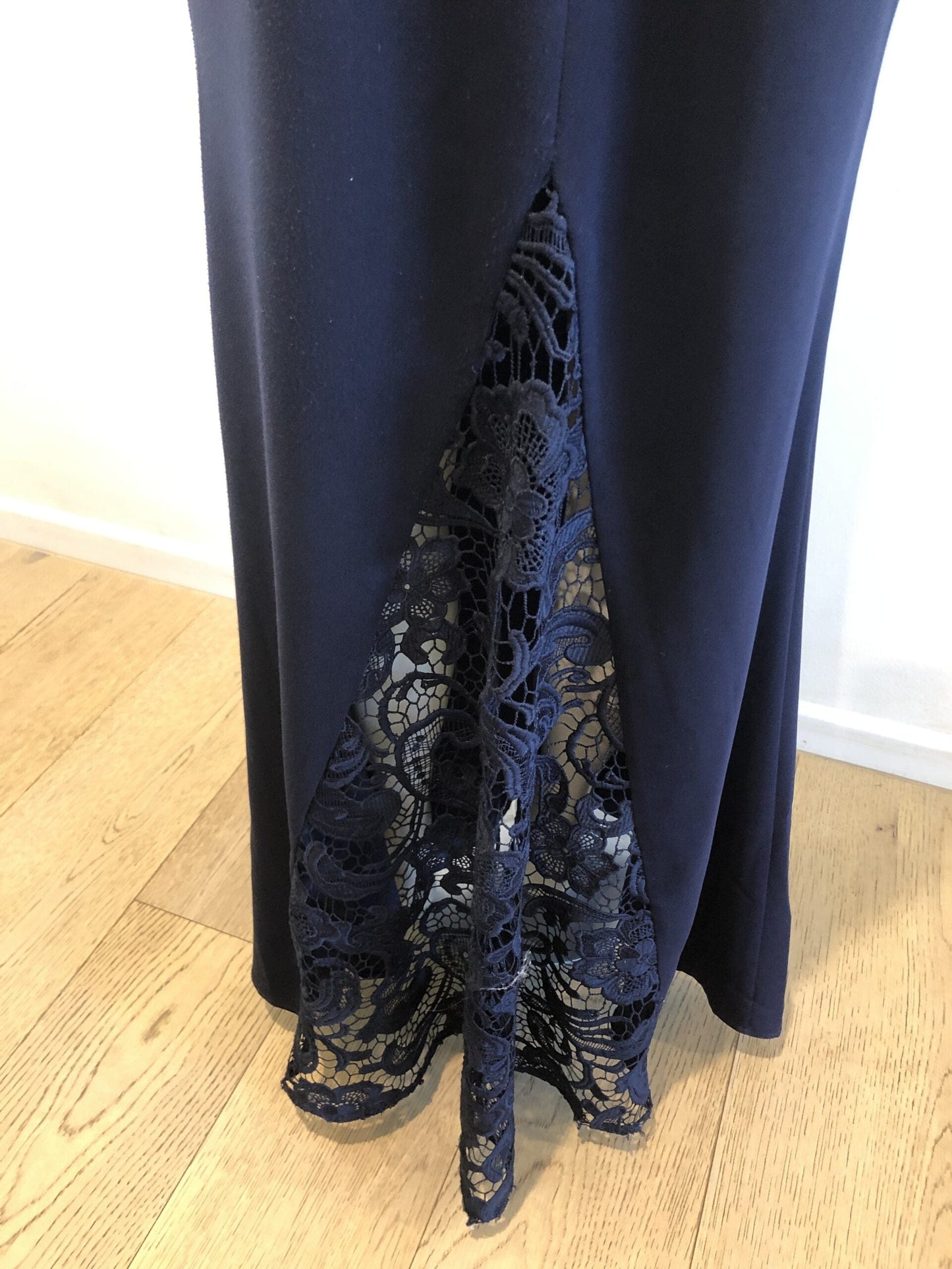 LOVE HONOR Lace Touch